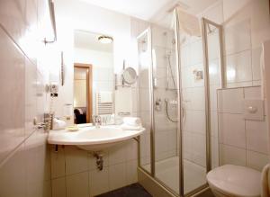 Ein Badezimmer in der Unterkunft Hotel Am Hirschhorn - Wellness - Spa - and more