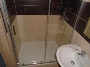 Uma casa de banho em Hostinec Peterka