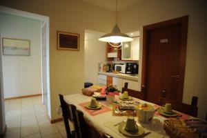 a dining room with a table and a kitchen at Agostini Daniela B&B in Cadoneghe