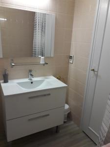 Afbeelding uit fotogalerij van Chambres d'Hôtes du Moulin du Vey in Clécy +41 foto's