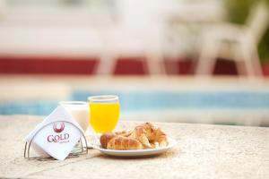 Comida no hotel ou em algum lugar perto