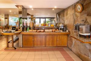 Comida no hotel ou em algum lugar perto