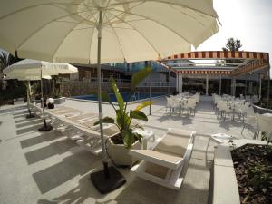 Bazén v ubytování Hotel Complejo Los Rosales nebo v jeho okolí