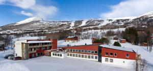a large building with a ski lift on top of it at IMI Stølen in Oppdal