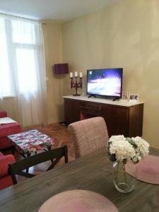 Et tv og/eller underholdning på Florata apartment