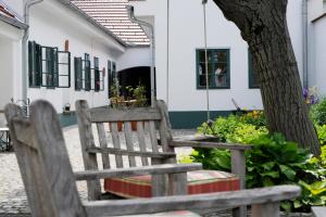 Aed väljaspool majutusasutust Genuss Am Hof