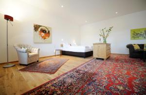 a living room with a bed and a rug at Genuss Am Hof in Halbturn