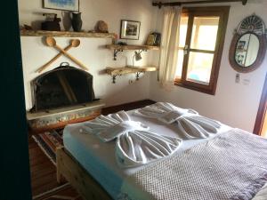 A bed or beds in a room at Simena Pension