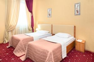Postel nebo postele na pokoji v ubytování Shine Hotel