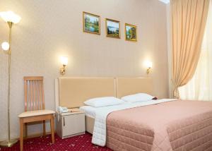 A bed or beds in a room at Lermontovskiy Hotel