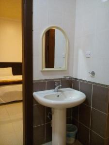 Vonios kambarys apgyvendinimo įstaigoje Avene For Furnished Residential Units