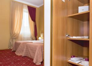 Postel nebo postele na pokoji v ubytování Shine Hotel