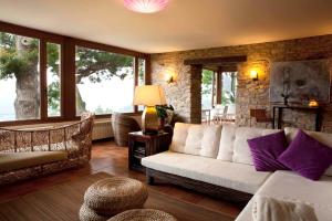a living room with a couch and some windows at La Casa de la Abuela Milagros in Pravia