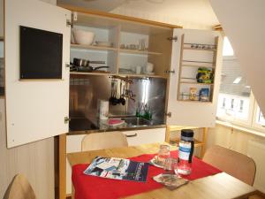 Haus Ostseeatollにあるキッチンまたは簡易キッチン