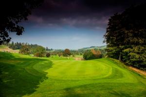 - Vistas a un campo de golf con campo verde en New Woll Estate, en Ashkirk