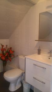 Afbeelding uit fotogalerij van Chambres d'Hôtes du Moulin du Vey in Clécy