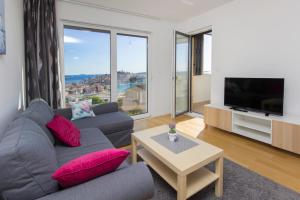 TV a/nebo společenská místnost v ubytování Royal Apartments