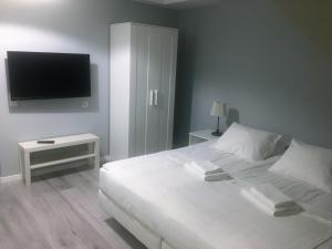 Posteľ alebo postele v izbe v ubytovaní Grota Bochotnicka