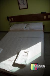 Postel nebo postele na pokoji v ubytování Hotel Porto Da Barra