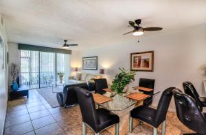 Posezení v ubytování 4601 W 46th Street court
