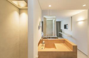 TV a/nebo společenská místnost v ubytování Bitzaro Grande Hotel & Suites