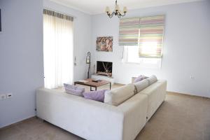 Televízia a/alebo spoločenská miestnosť v ubytovaní Dimitris' & Valentina's Home