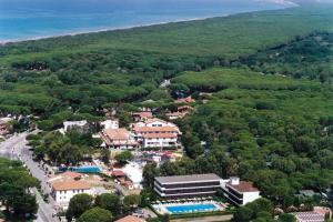 an aerial view of a town with a resort at Residence Magnolia in Marina di Bibbona