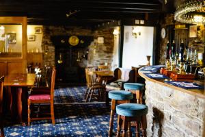 Lounge alebo bar v ubytovaní The Weary Friar Inn