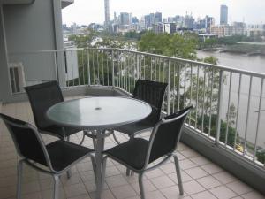 A balcony or terrace at Fairthorpe Apartments