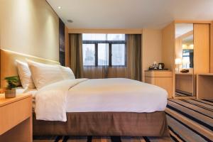 Katil atau katil-katil dalam bilik di Metropark Hotel Mongkok