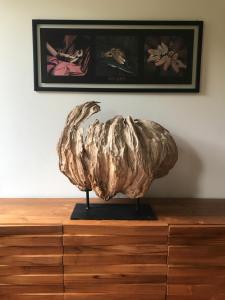 a statue of a bird sitting on top of a dresser at Appartamenti di Andrea in Valeggio sul Mincio