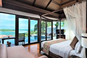 Un pat sau paturi într-o cameră la Nora Buri Resort & Spa - SHA Extra Plus +75 fotografii