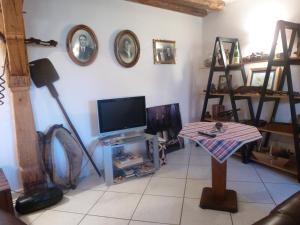 Μια τηλεόραση ή/και κέντρο ψυχαγωγίας στο Chambres d'hôtes Ruhlmann