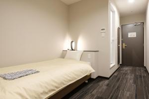 Ένα ή περισσότερα κρεβάτια σε δωμάτιο στο The Premium Hotel In Rinku