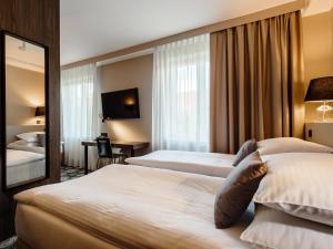 Giường trong phòng chung tại Hotel Center Novo Mesto