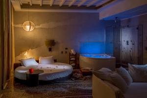a bedroom with a bed and a lamp at SuiteSistina for Lovers in Rome