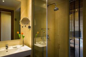 Bany a The Athens Gate Hotel