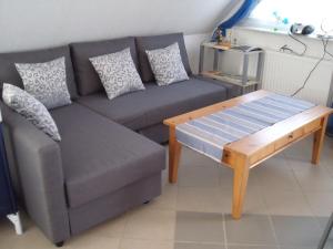 a couch and a coffee table in a living room at Ferienwohnung Blankenfelde in Blankenfelde