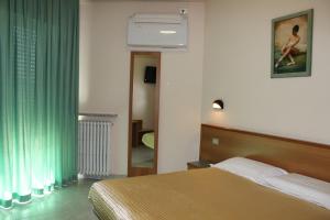A bed or beds in a room at Albergo Napoleone