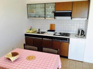 Kuchyň nebo kuchyňský kout v ubytování Apartments Markelj