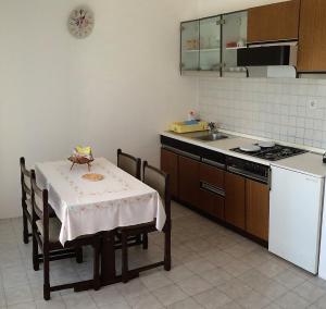 Kuchyň nebo kuchyňský kout v ubytování Apartments Markelj