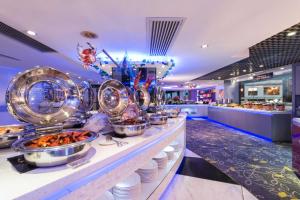 Makanan di atau berdekatan hotel