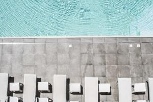 Bazén v ubytování Hotel Baia nebo v jeho okolí