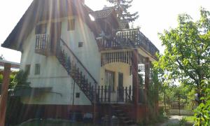 Budova, kde se apartmán nachází + 4 fotografie
