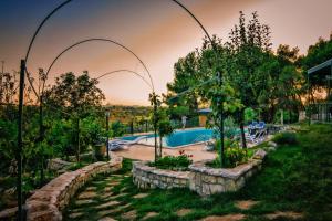 a backyard with a swimming pool and a garden at B&B Masseria Nardelli in Locorotondo