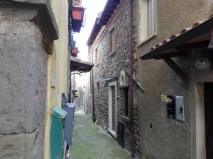 フォズディノーヴォにあるIl piccolo nidoの旧市街の路地