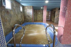 Gallery image of Hotel Balneario Fuentes del Trampal in Carmonita