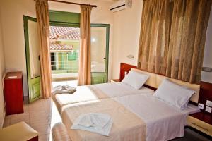 Tempat tidur dalam kamar di Aselinos Suites +29 foto
