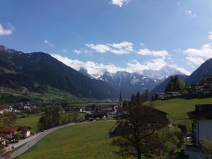 a town in a valley with mountains in the background at Ferienwohnung Sporer in Hippach