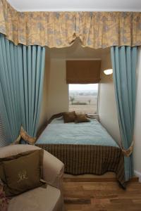 Ein Bett oder Betten in einem Zimmer der Unterkunft Landsitz Kapellenhöhe